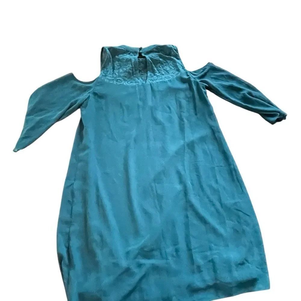 Kim Rogers size damn Teal Cold Shoulder Dress lace accents excellent condition